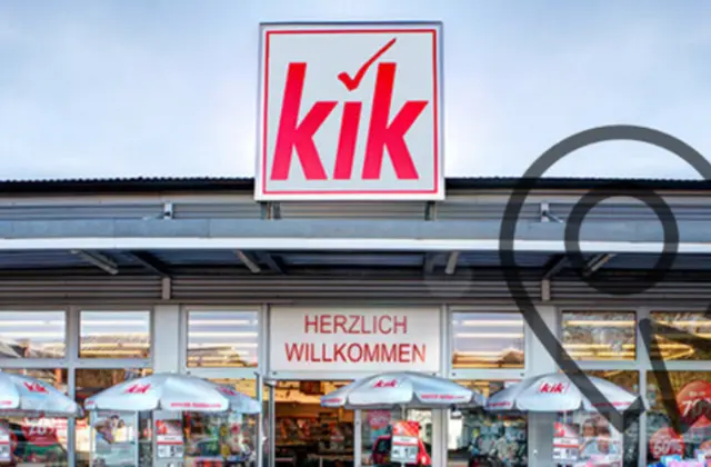 Click & Collect Foto van een KiK-filiaal met stralend blauwe lucht